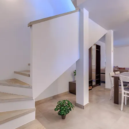 Eugenia By Interhome Pula