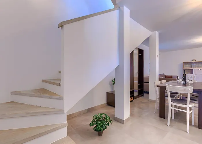 Eugenia By Interhome Pula